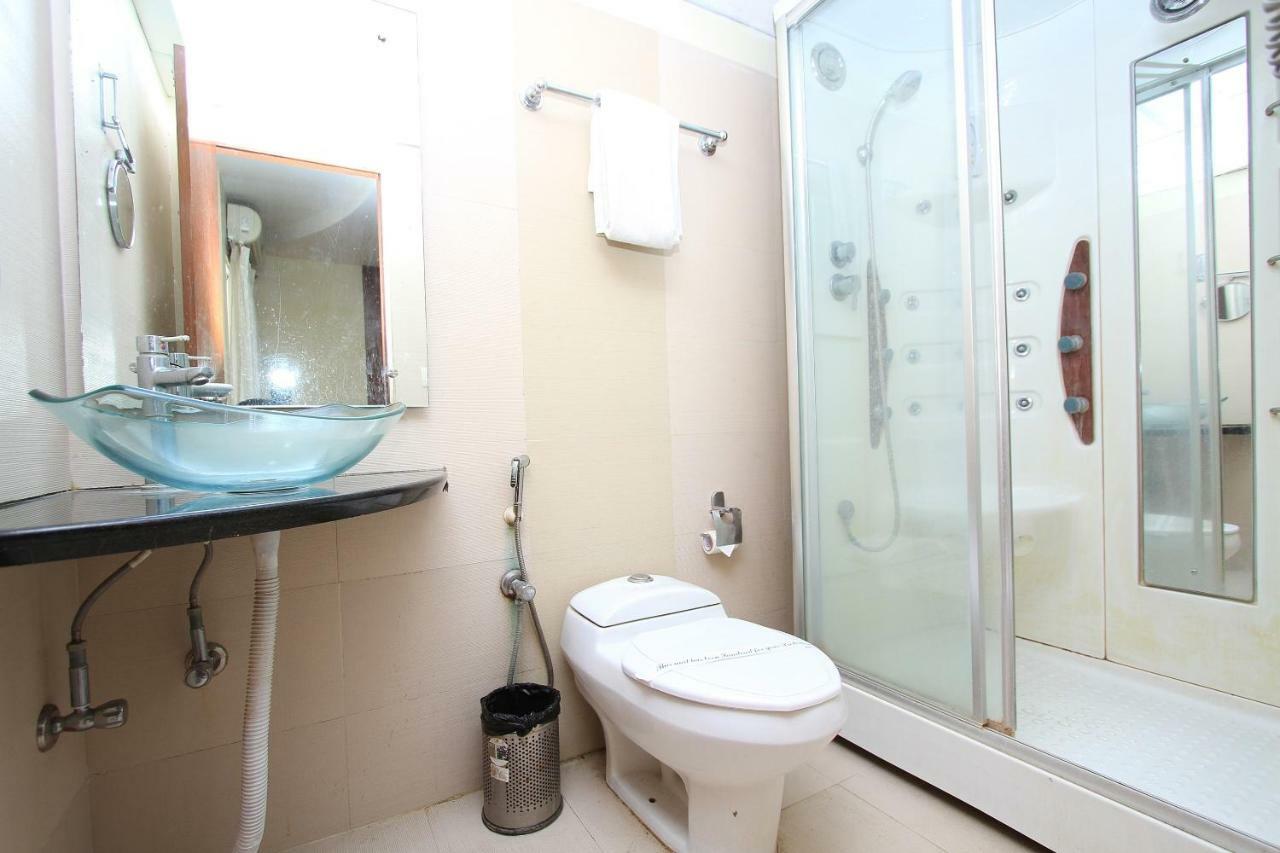 Capital O 47284 Atithi Resort Bharuch Eksteriør billede