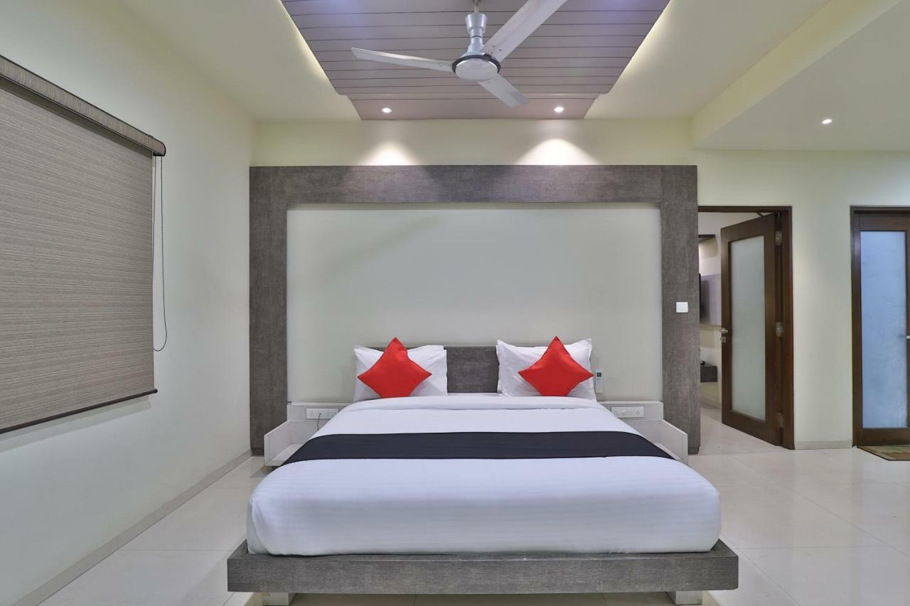 Capital O 47284 Atithi Resort Bharuch Eksteriør billede