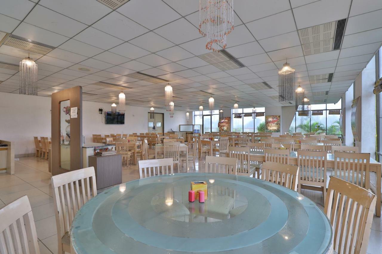 Capital O 47284 Atithi Resort Bharuch Eksteriør billede
