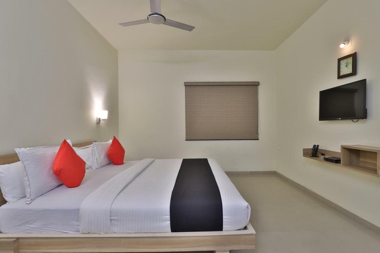 Capital O 47284 Atithi Resort Bharuch Eksteriør billede