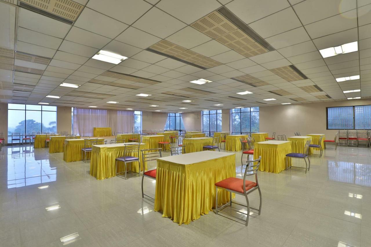 Capital O 47284 Atithi Resort Bharuch Eksteriør billede