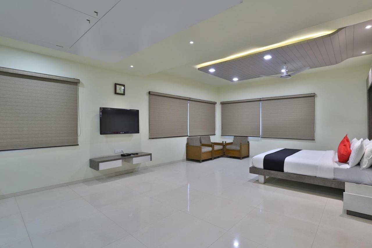 Capital O 47284 Atithi Resort Bharuch Eksteriør billede