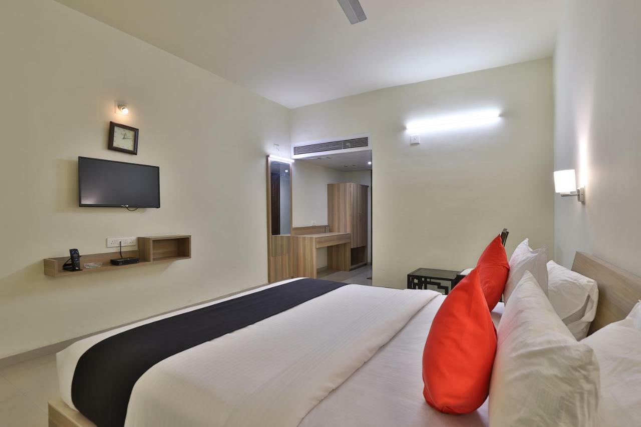 Capital O 47284 Atithi Resort Bharuch Eksteriør billede