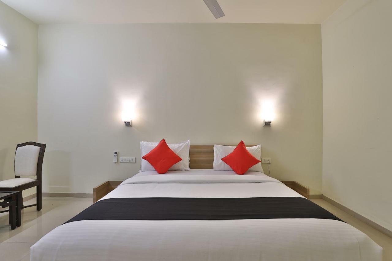 Capital O 47284 Atithi Resort Bharuch Eksteriør billede