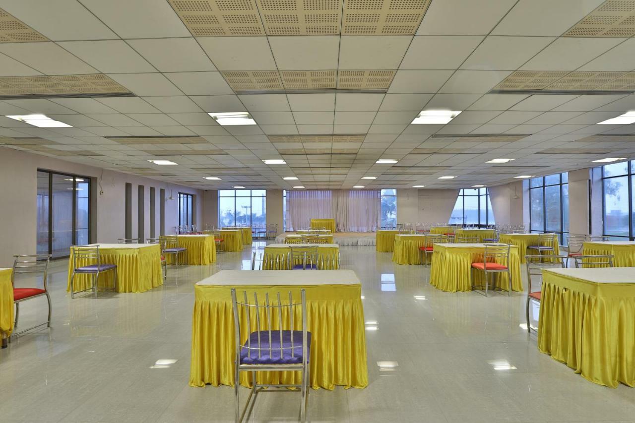 Capital O 47284 Atithi Resort Bharuch Eksteriør billede