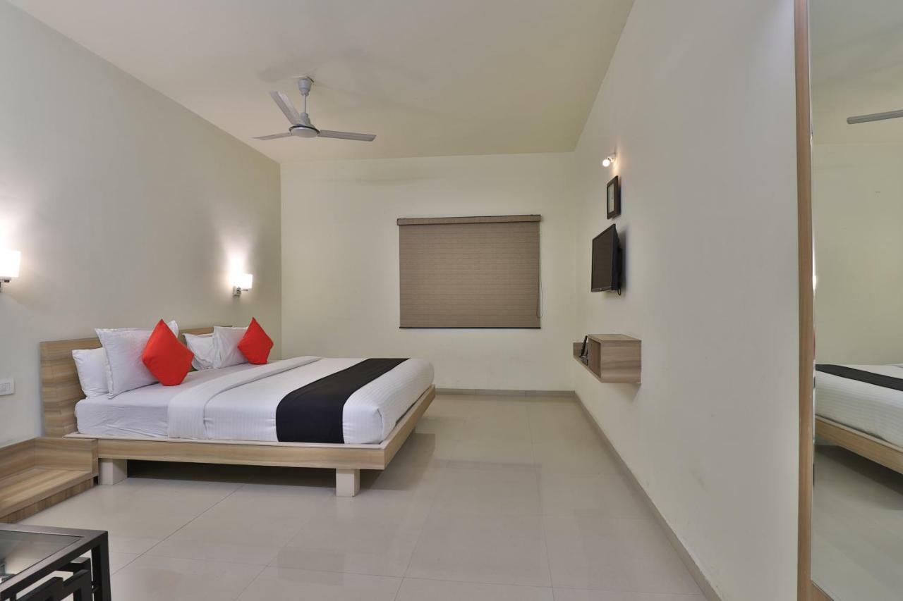 Capital O 47284 Atithi Resort Bharuch Eksteriør billede