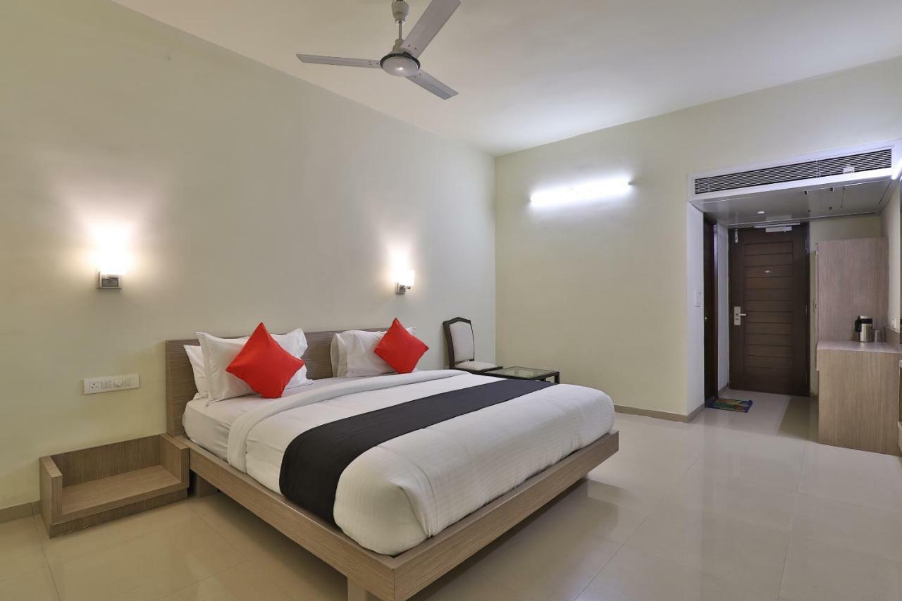 Capital O 47284 Atithi Resort Bharuch Eksteriør billede
